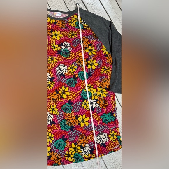 Lularoe Randy Baseball Style Shirt 3/4 Sleeve Raglan size 2XL Floral - Picture 5 of 6